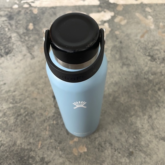 HydroFlask 24oz bottle - Picture 3 of 3